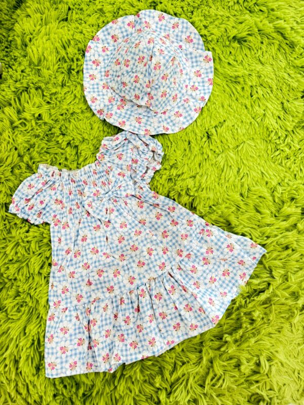VESTITINO CON CAPPELLINO A FIORI BIMBA IN COTONE - immagine 4