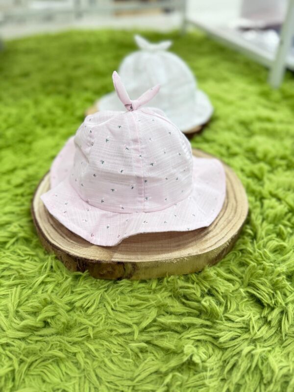 CAPPELLINO STILE PESCATORE CON ROSELLINE - immagine 2