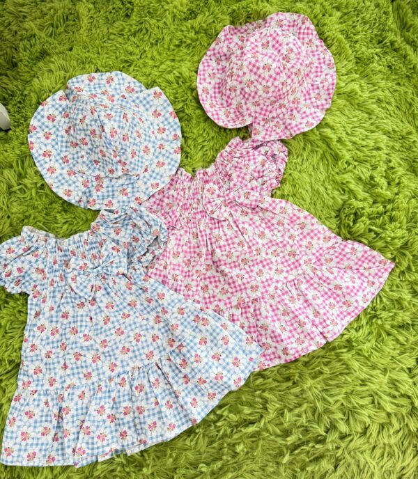 VESTITINO CON CAPPELLINO A FIORI BIMBA IN COTONE