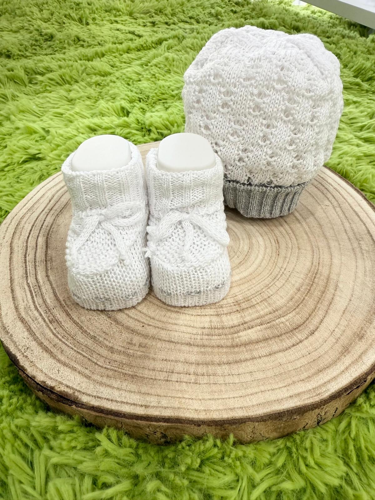 CAPPELLINO E SCARPINE IN FILO DI COTONE