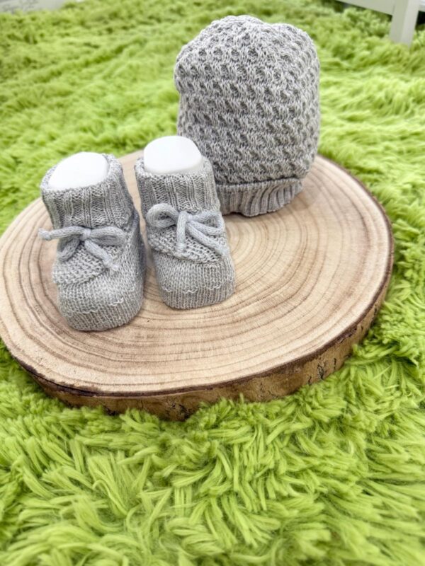 CAPPELLINO E SCARPINE IN FILO DI COTONE