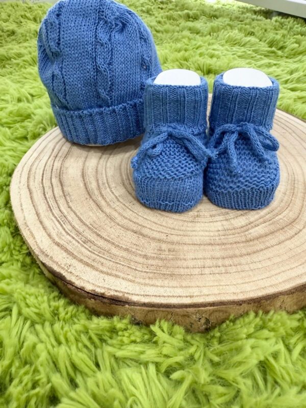 CAPPELLINO E SCARPINE IN FILO DI COTONE